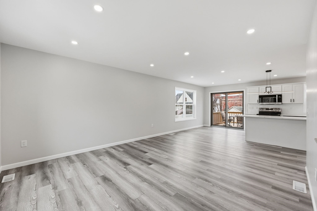 14 Crane Street Springfield, MA 01104 - Photo 5 of 41