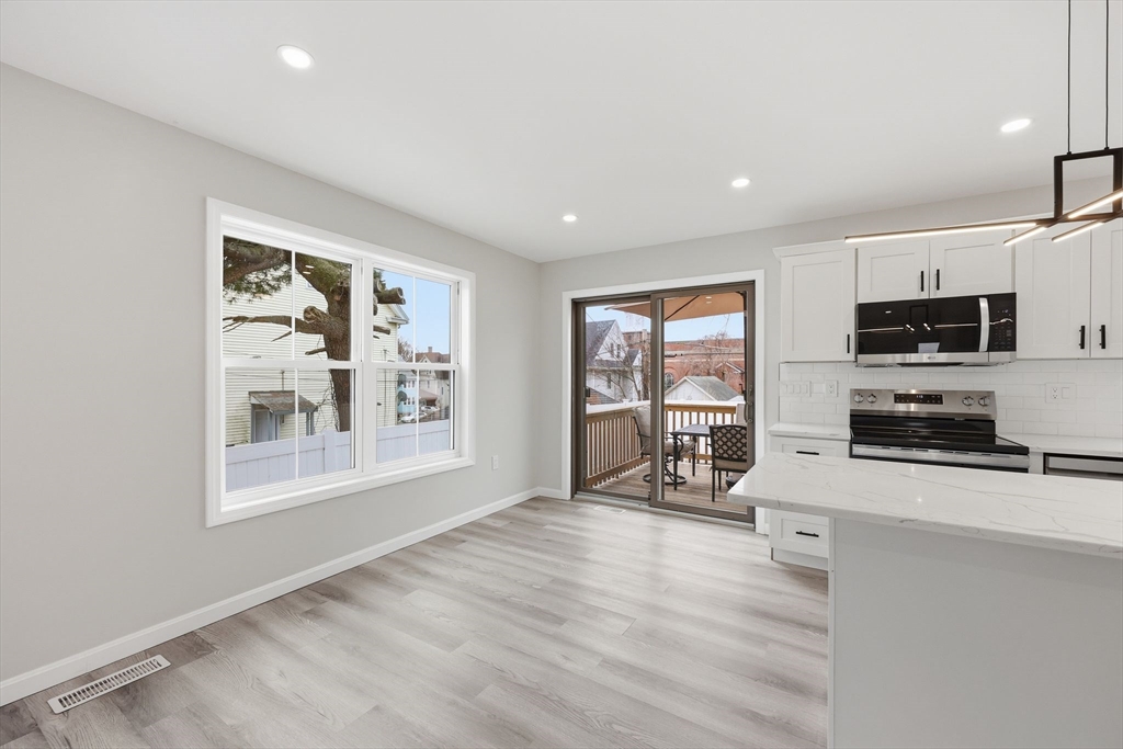 14 Crane Street Springfield, MA 01104 - Photo 8 of 41