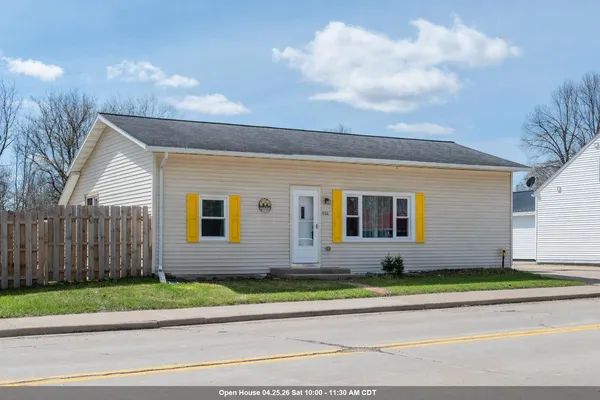 $229,900 | 406 East Main Street, Gillett, WI 54124