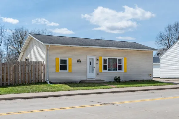 $229,900 | 406 East Main Street, Gillett, WI 54124