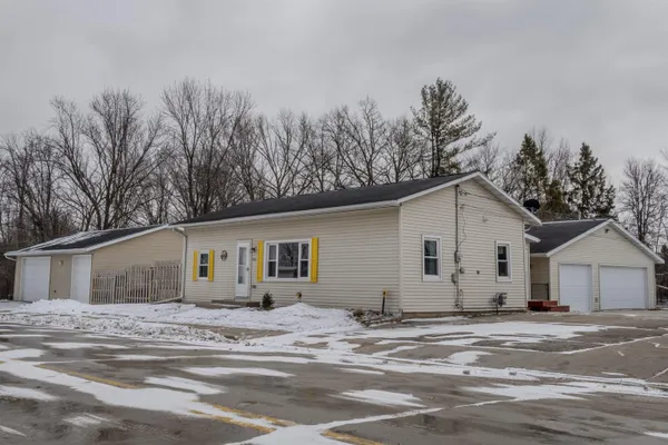 $239,900 | 406 East Main Street, Gillett, WI 54124