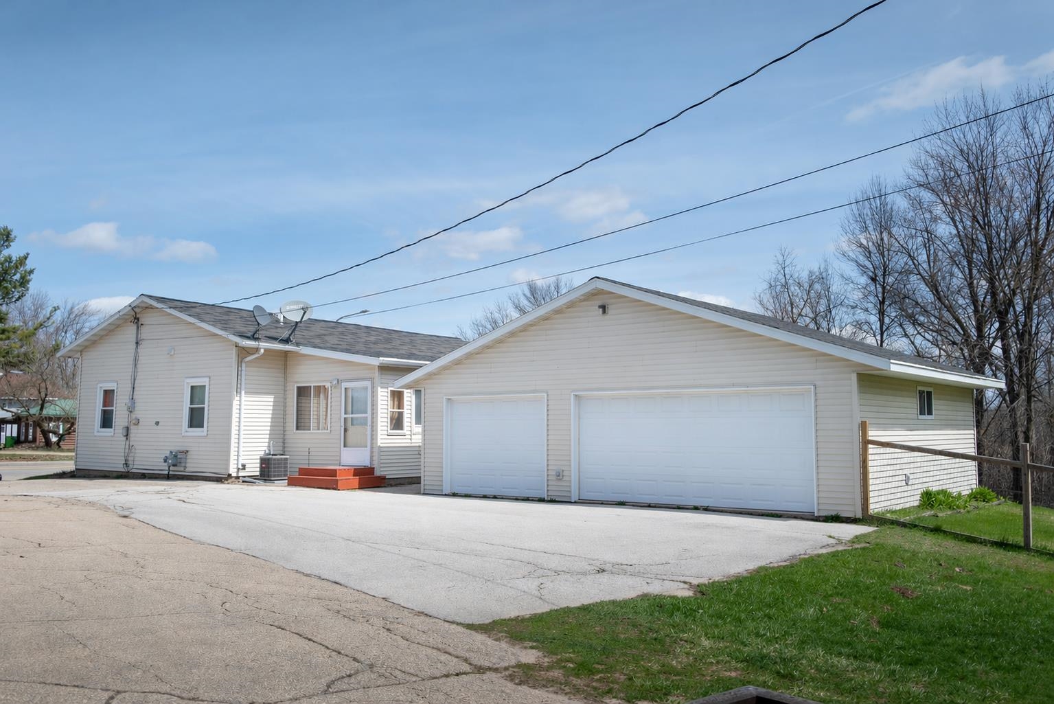 406 East Main Street Gillett, WI 54124 - Photo 3 of 21