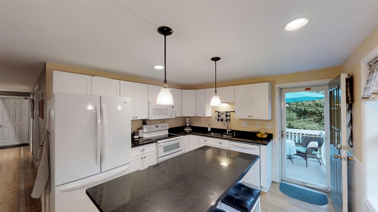 900 Mammoth Road Pelham, NH 03076 - Photo 15 of 31