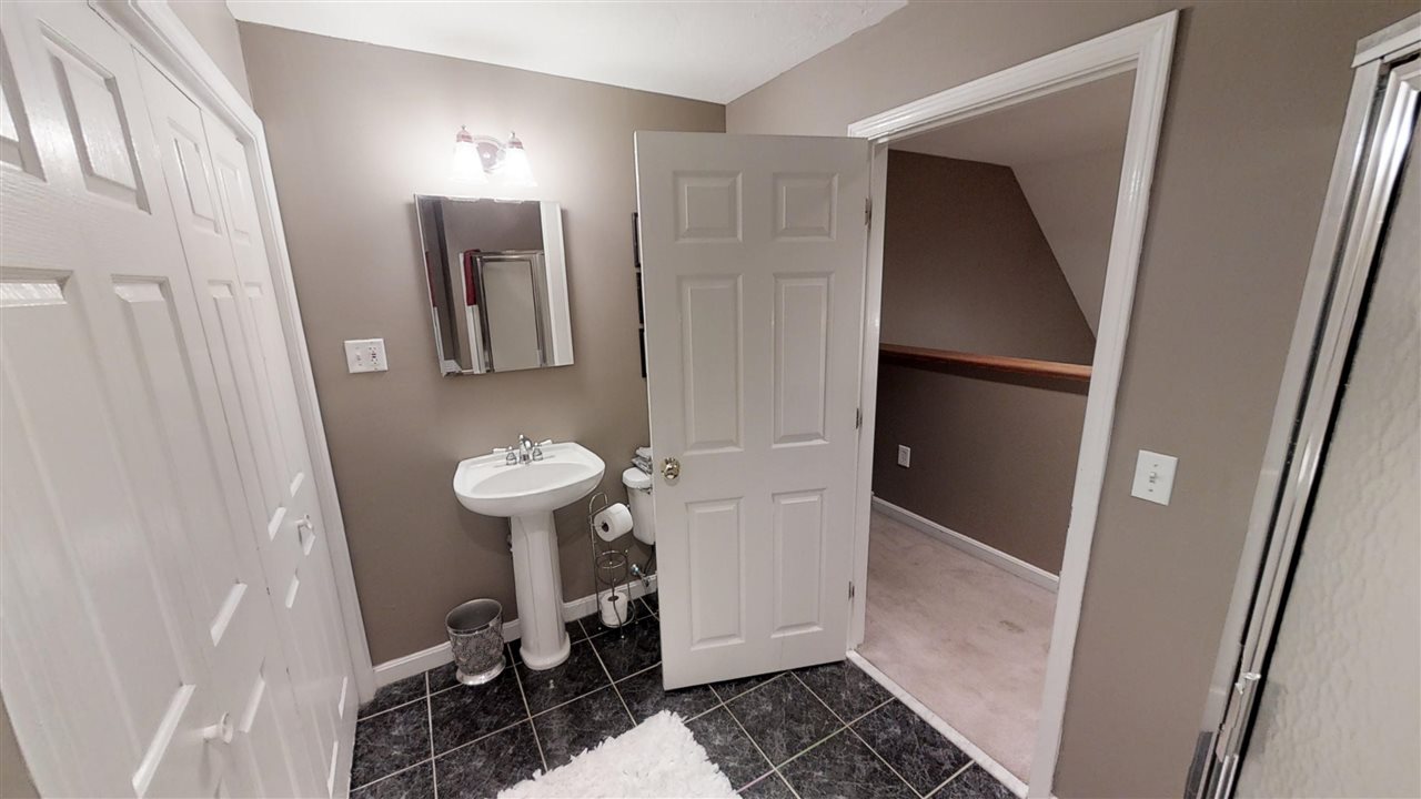 900 Mammoth Road Pelham, NH 03076 - Photo 18 of 31