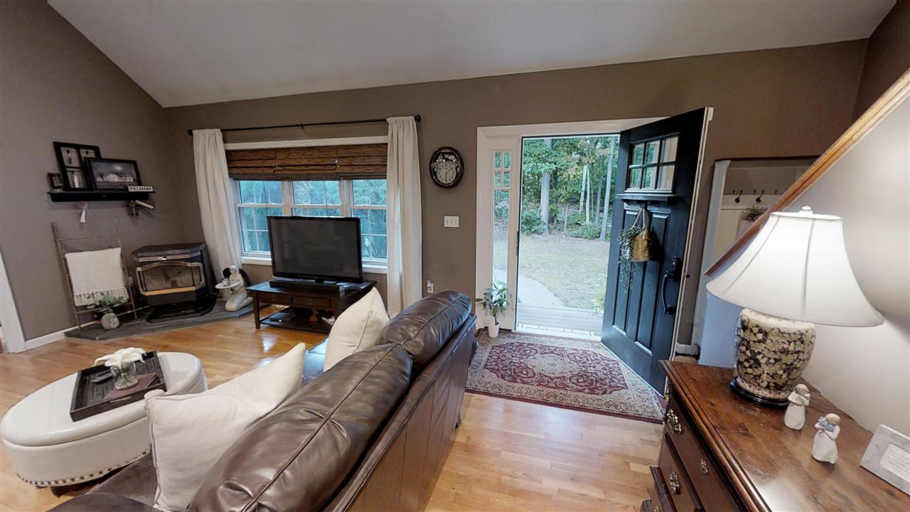 900 Mammoth Road Pelham, NH 03076 - Photo 7 of 31