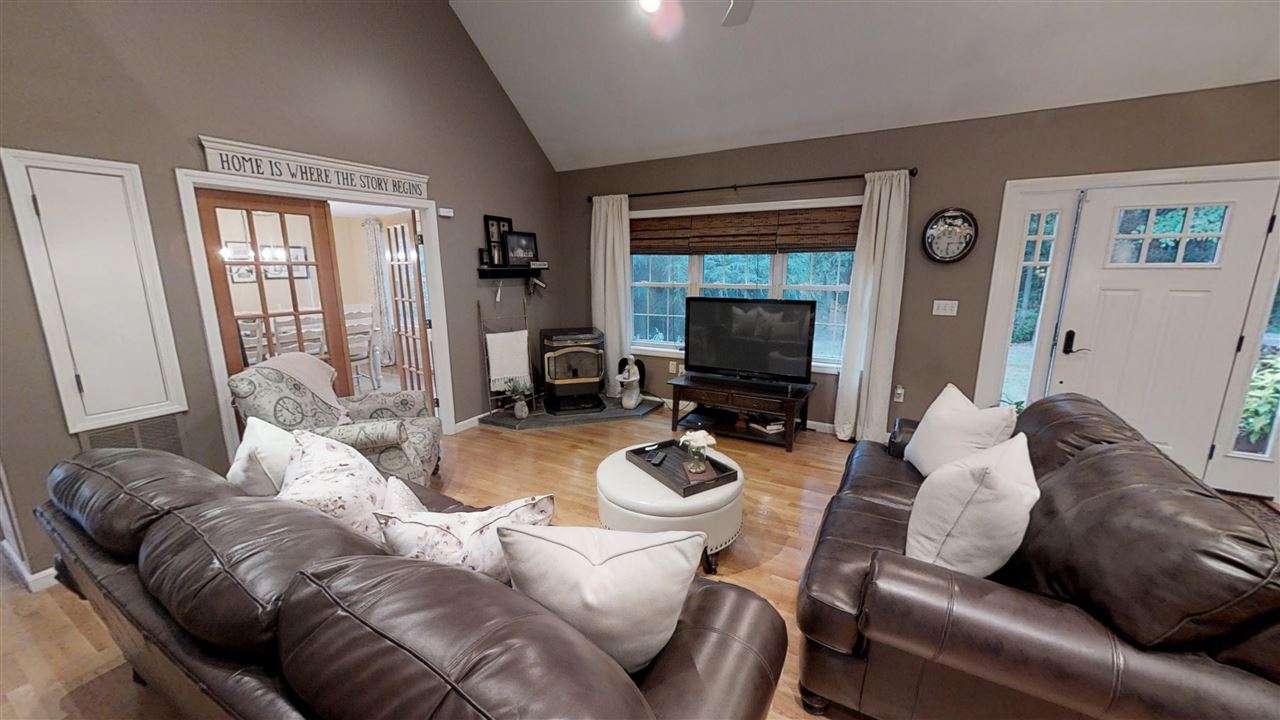 900 Mammoth Road Pelham, NH 03076 - Photo 10 of 31