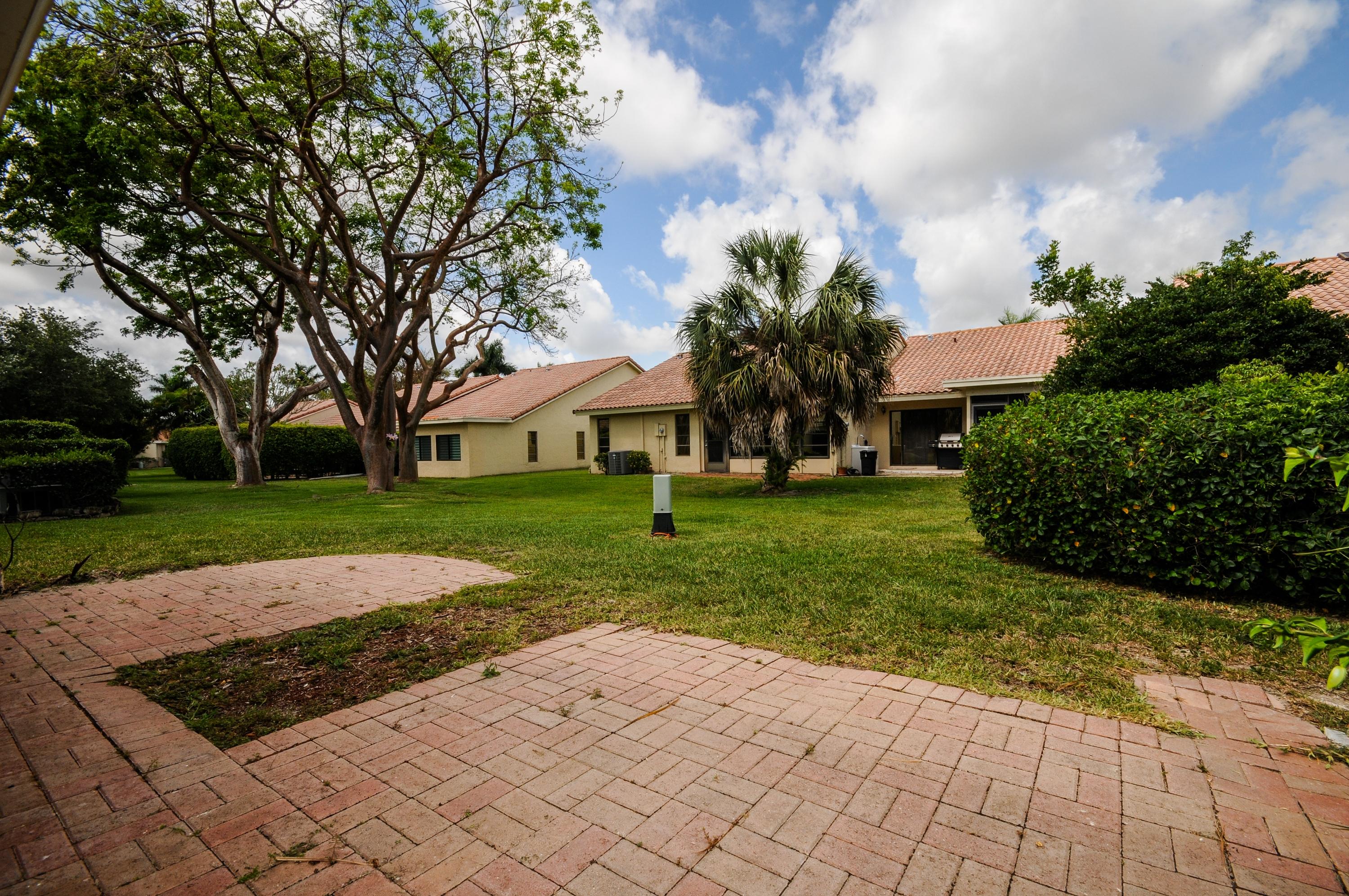 21619 Coronado Avenue Boca Raton, FL 33433 - Photo 17 of 19 Green space