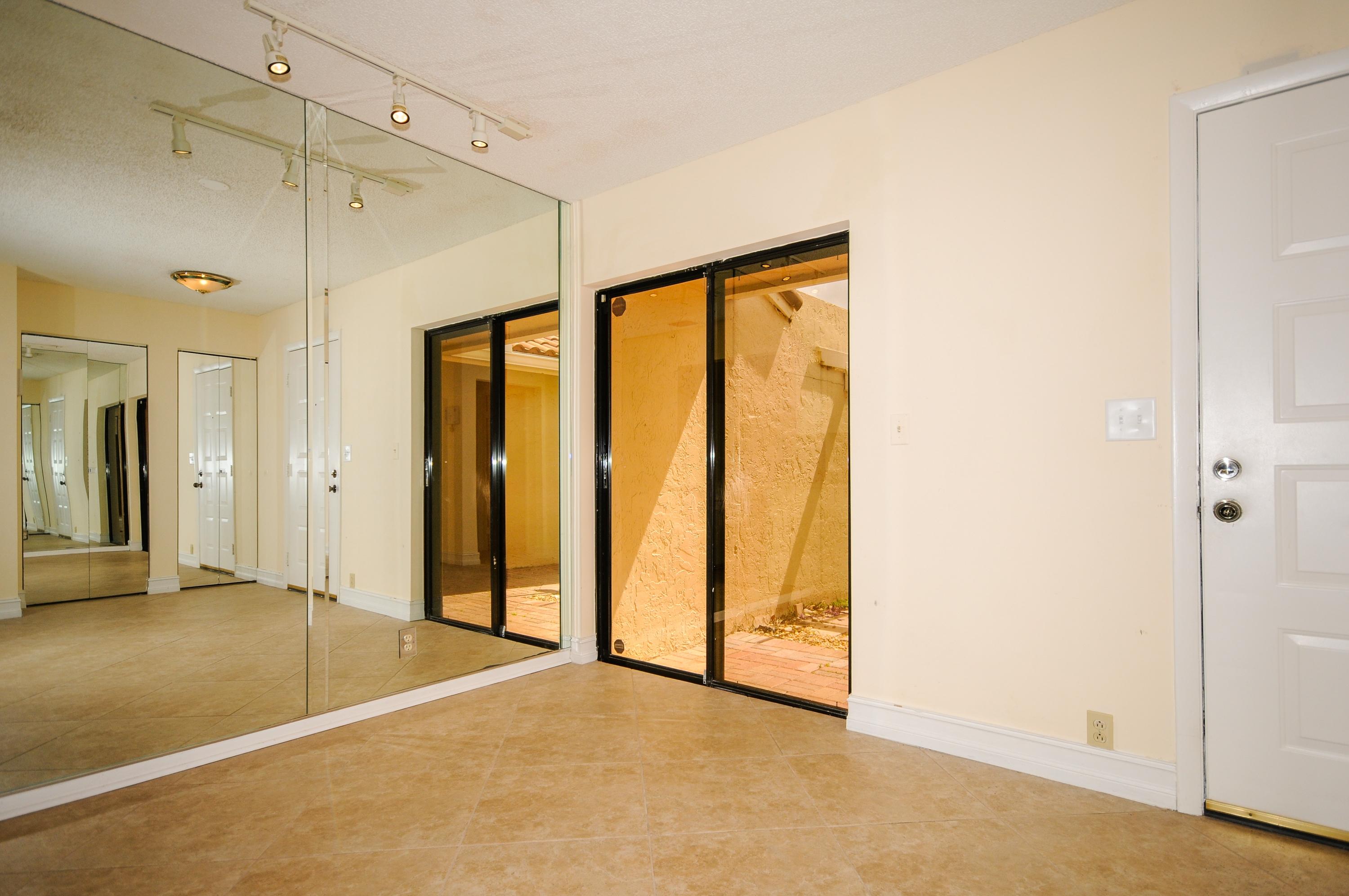 21619 Coronado Avenue Boca Raton, FL 33433 - Photo 3 of 19 Entry