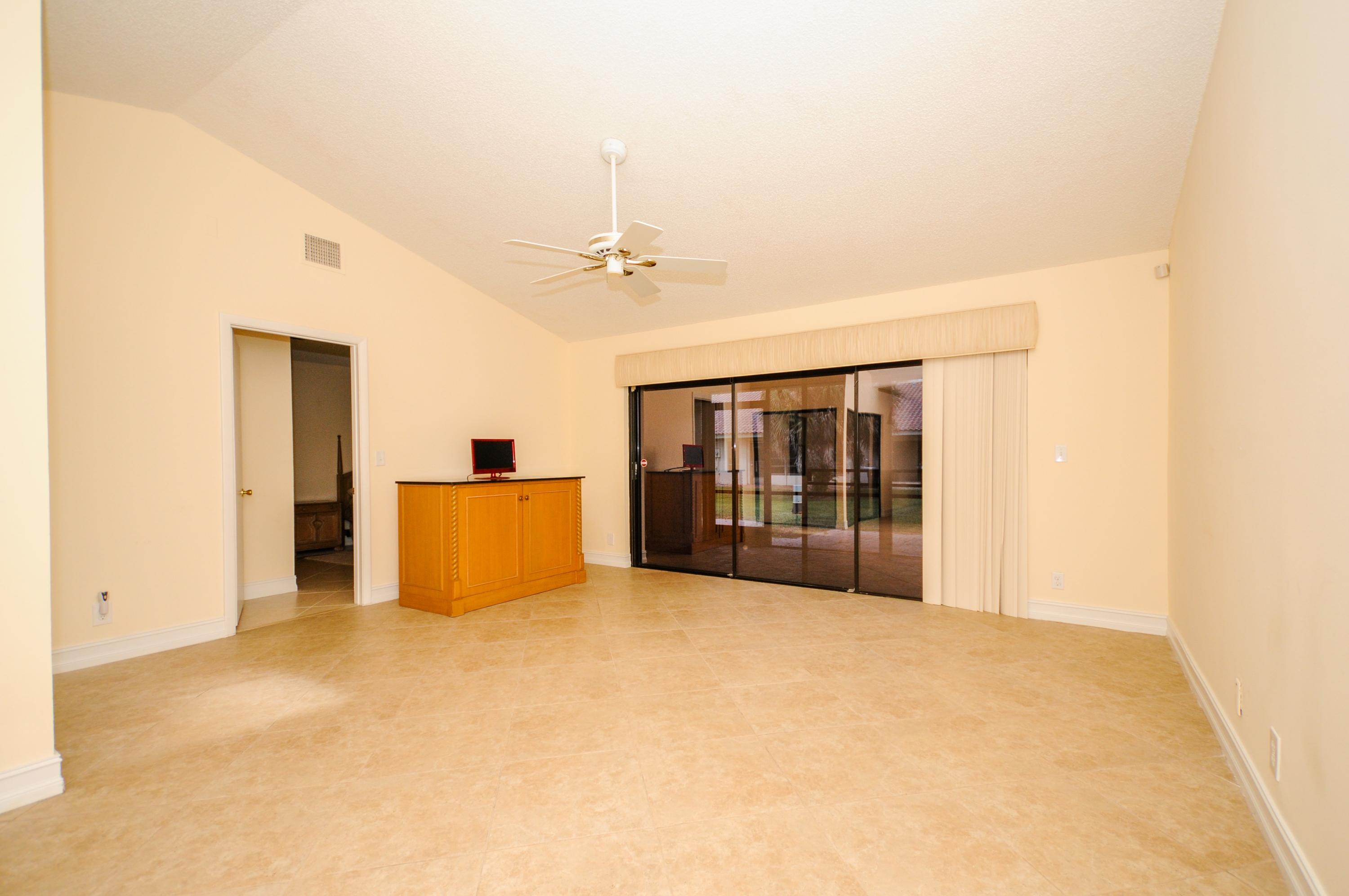 21619 Coronado Avenue Boca Raton, FL 33433 - Photo 4 of 19 Living room