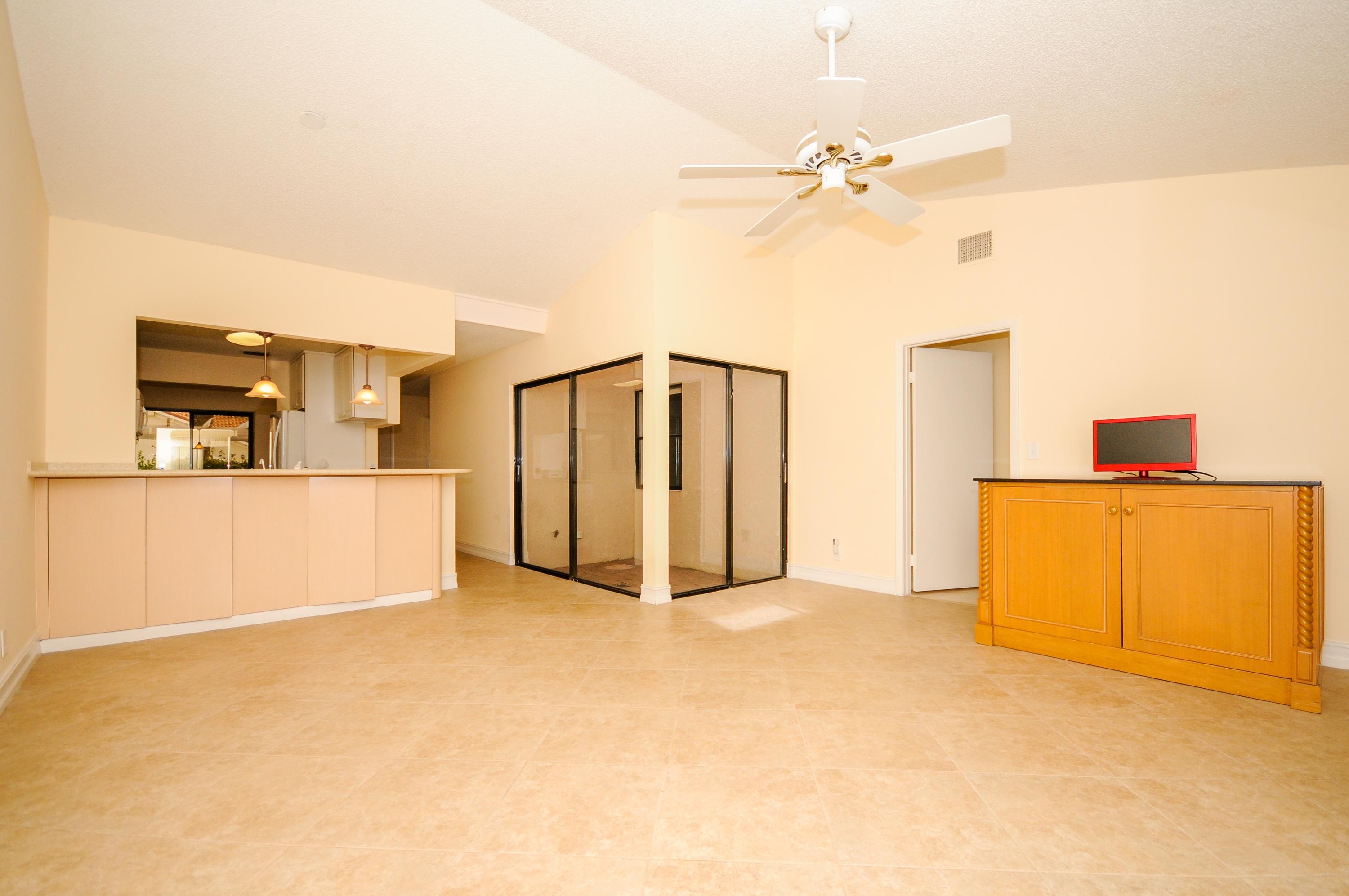 21619 Coronado Avenue Boca Raton, FL 33433 - Photo 5 of 19 Living room