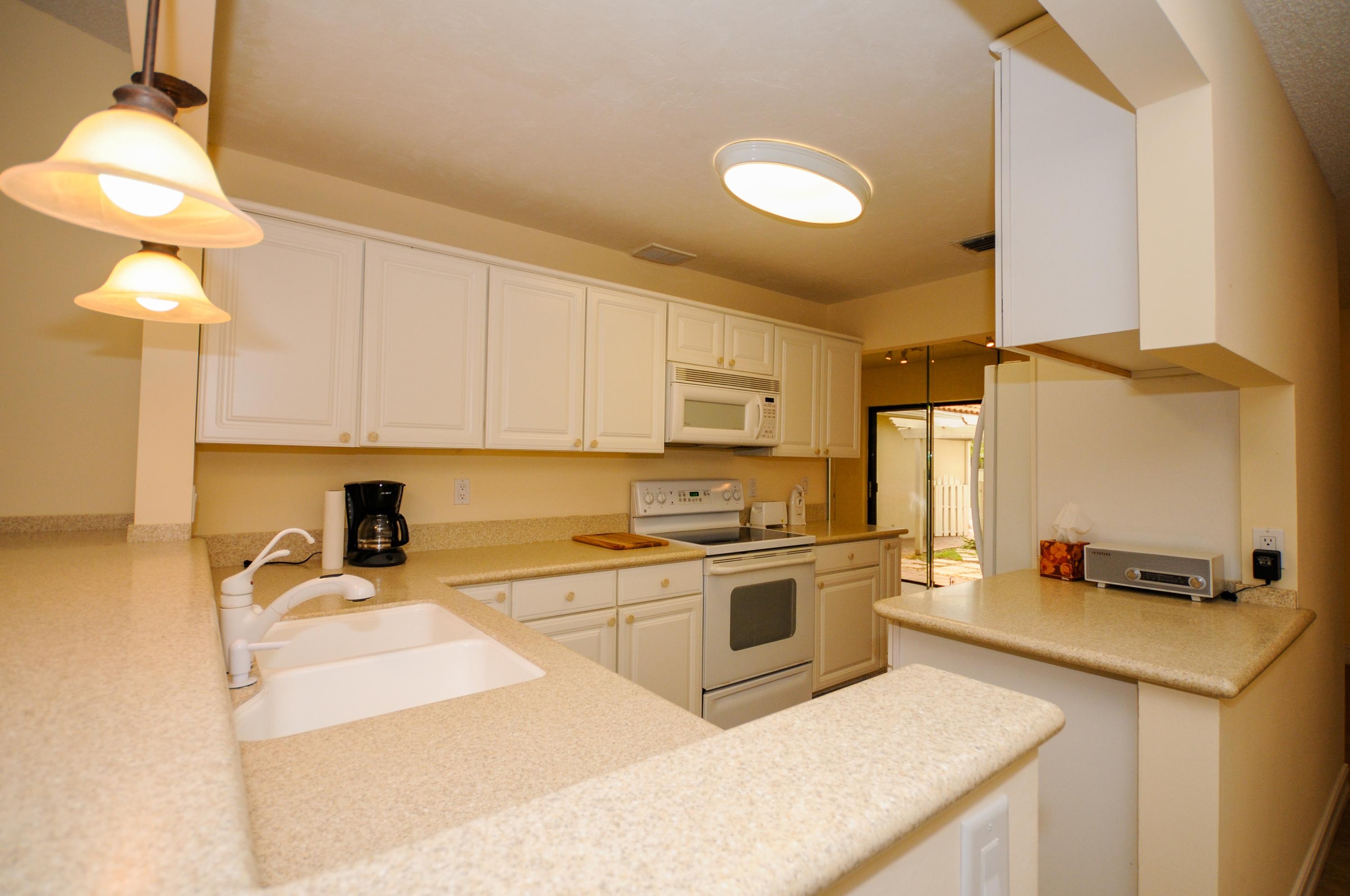 21619 Coronado Avenue Boca Raton, FL 33433 - Photo 6 of 19 Kitchen