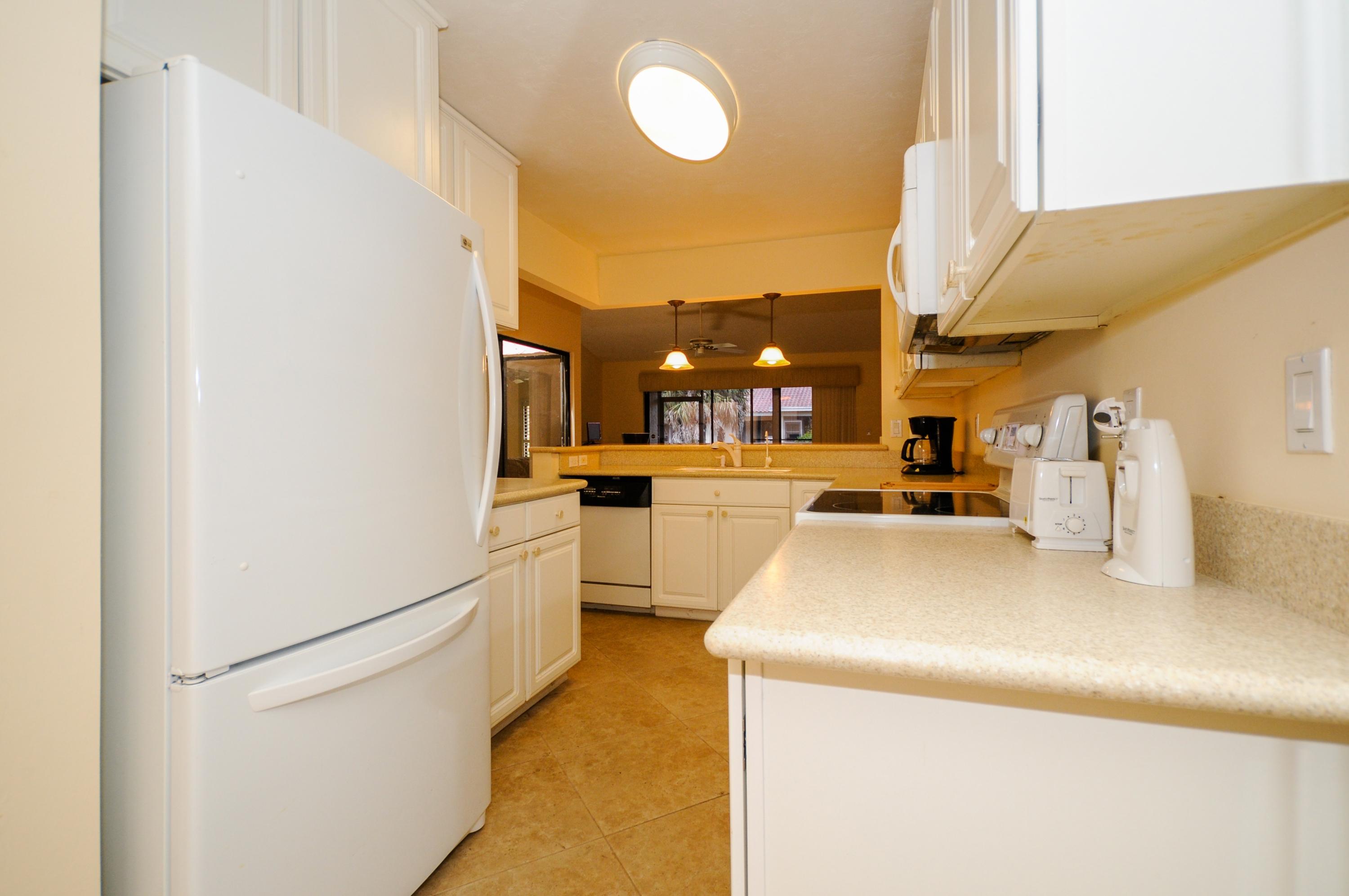 21619 Coronado Avenue Boca Raton, FL 33433 - Photo 8 of 19 Kitchen