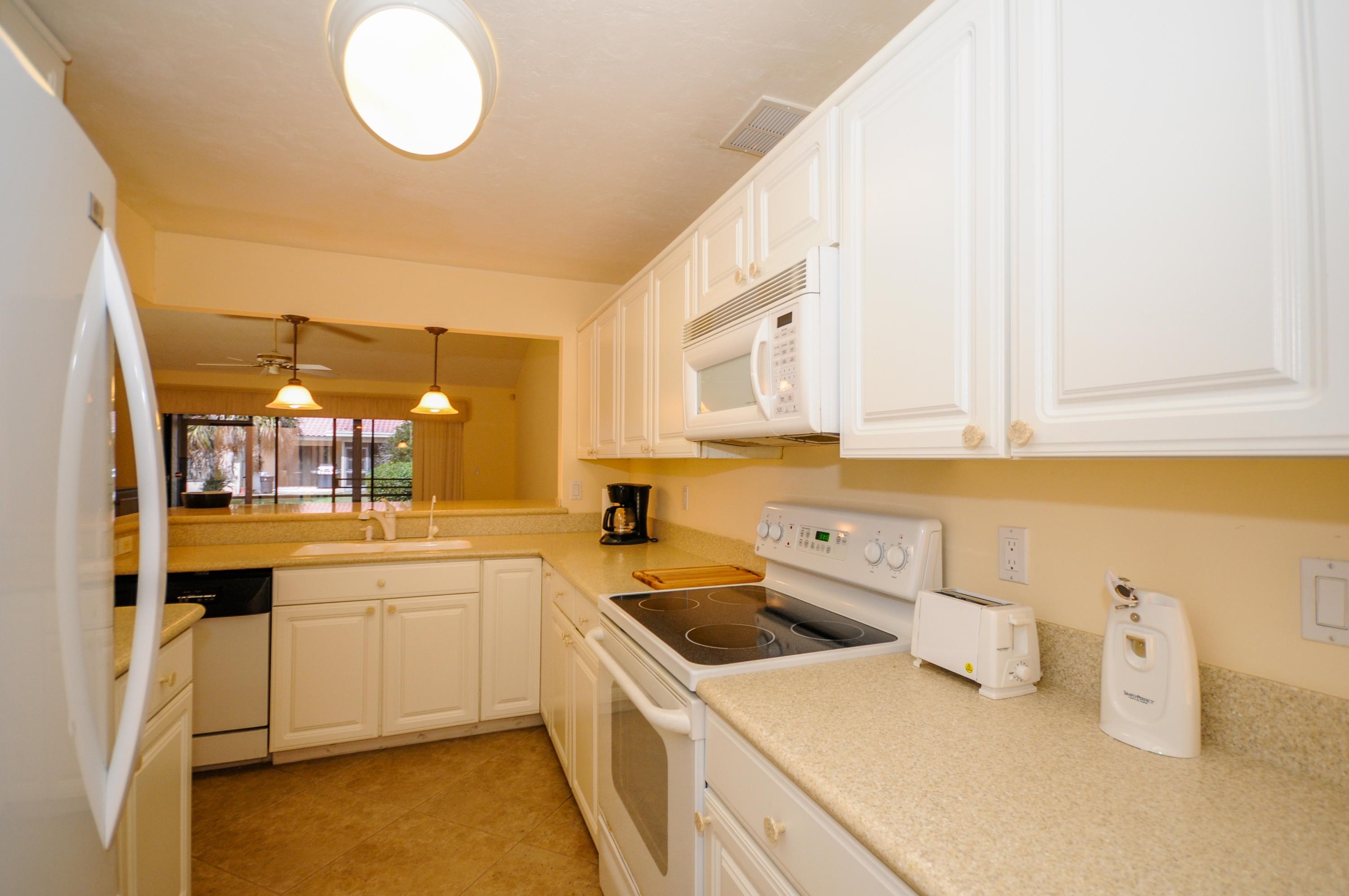 21619 Coronado Avenue Boca Raton, FL 33433 - Photo 9 of 19 Kitchen