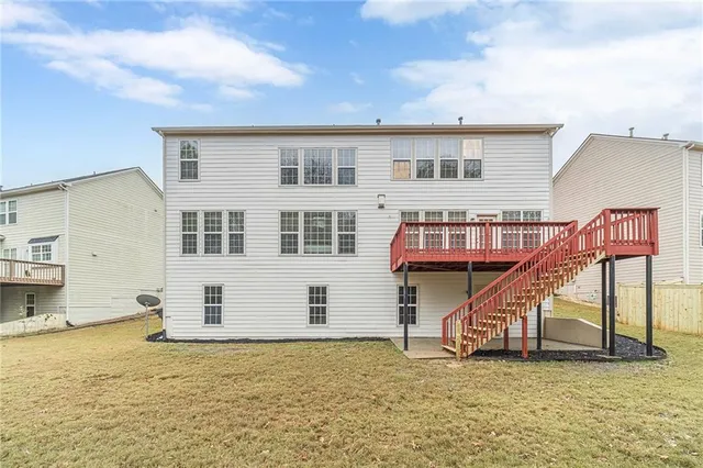 a view of a house with roof