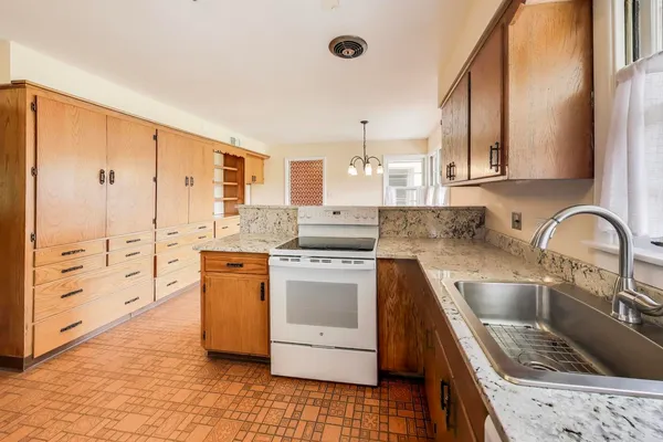 $899,000 | 3801 Madison Street, Oak Brook, IL 60523