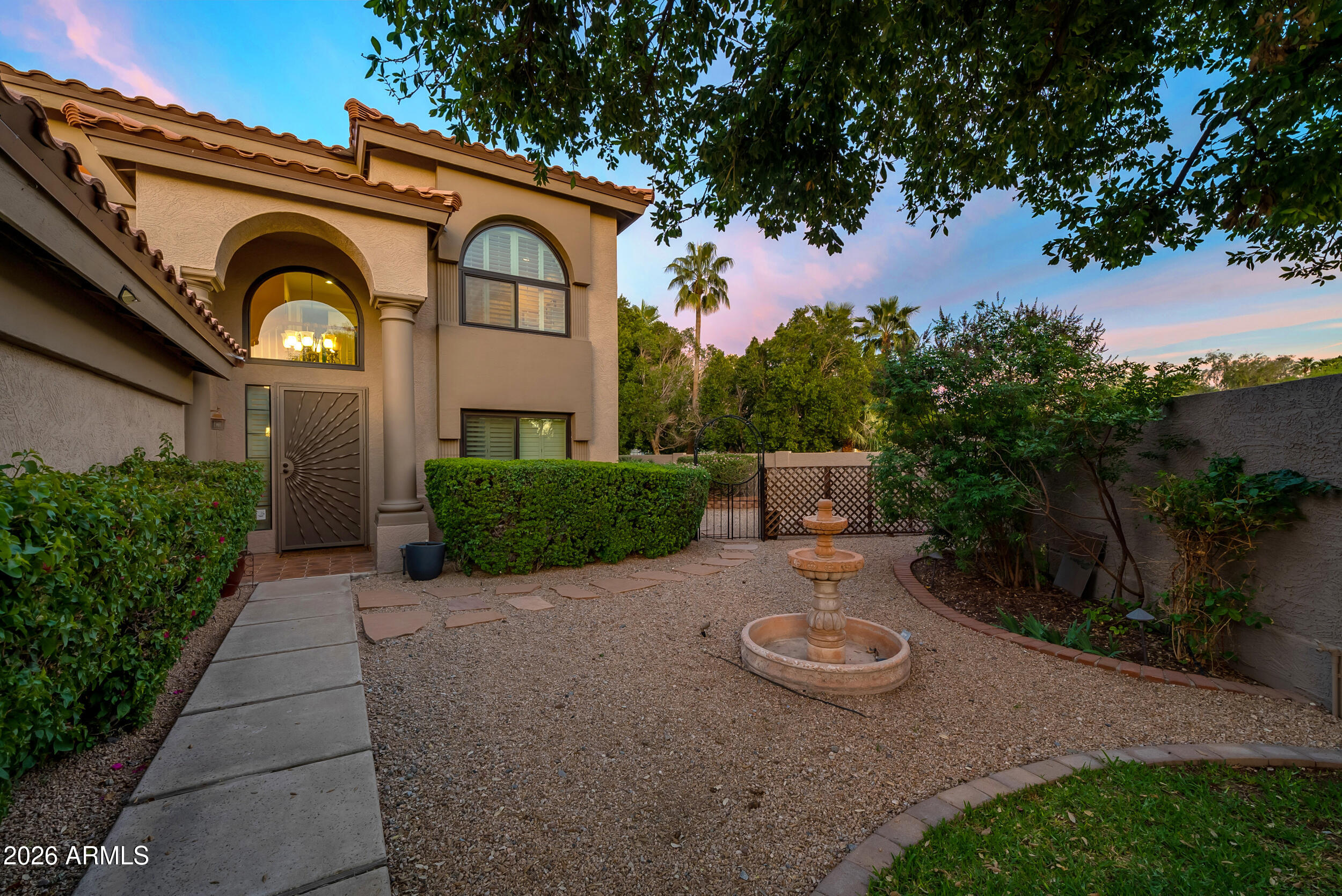 1539 East Winged Foot Road Phoenix, AZ 85022 - Photo 10 of 64 a view of a back yard of the house
