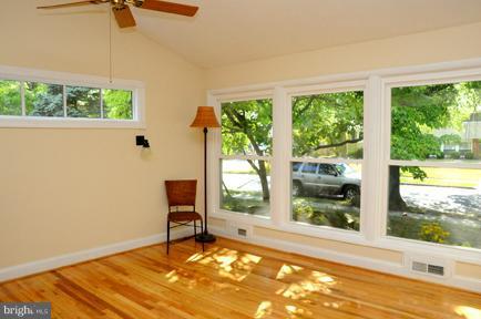 706 Pin Oak Road Severna Park, MD 21146 - Photo 15 of 28 Living Room