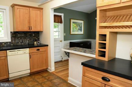 706 Pin Oak Road Severna Park, MD 21146 - Photo 17 of 28 Kitchen
