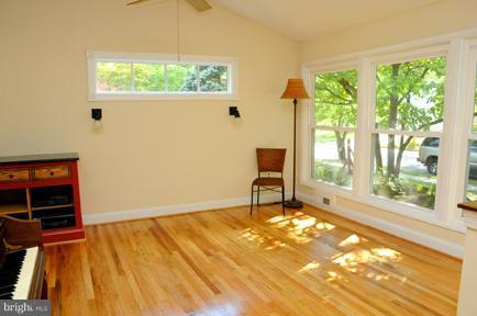 706 Pin Oak Road Severna Park, MD 21146 - Photo 3 of 28 Living Room