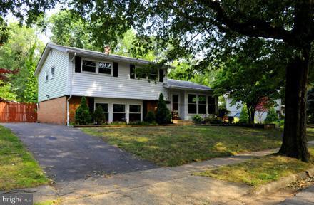 706 Pin Oak Road Severna Park, MD 21146 - Photo 9 of 28 Exterior (Front)