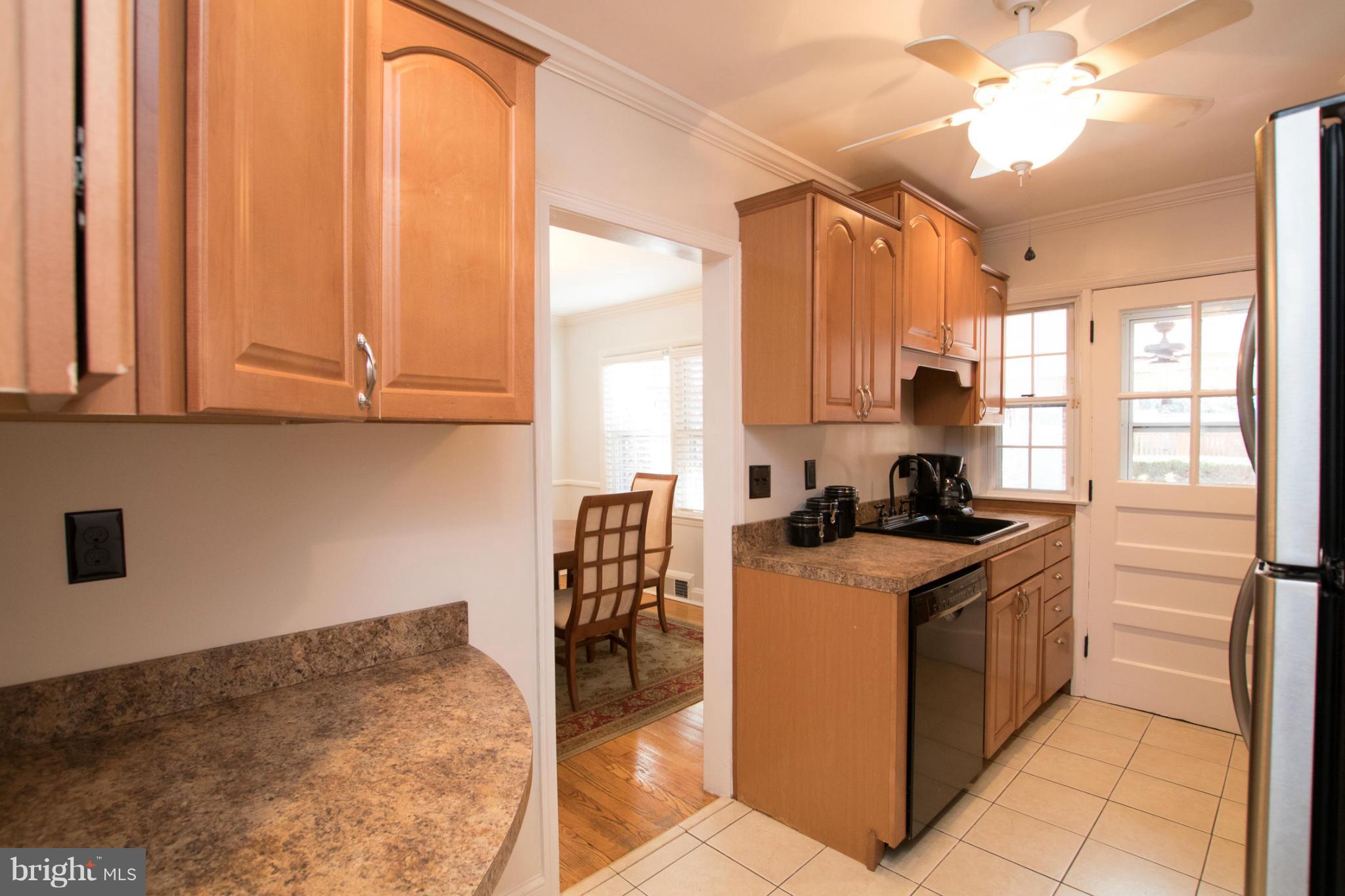 8237 Pleasant Plains Road Towson, MD 21286 - Photo 11 of 30 Extra counter or eat-in space