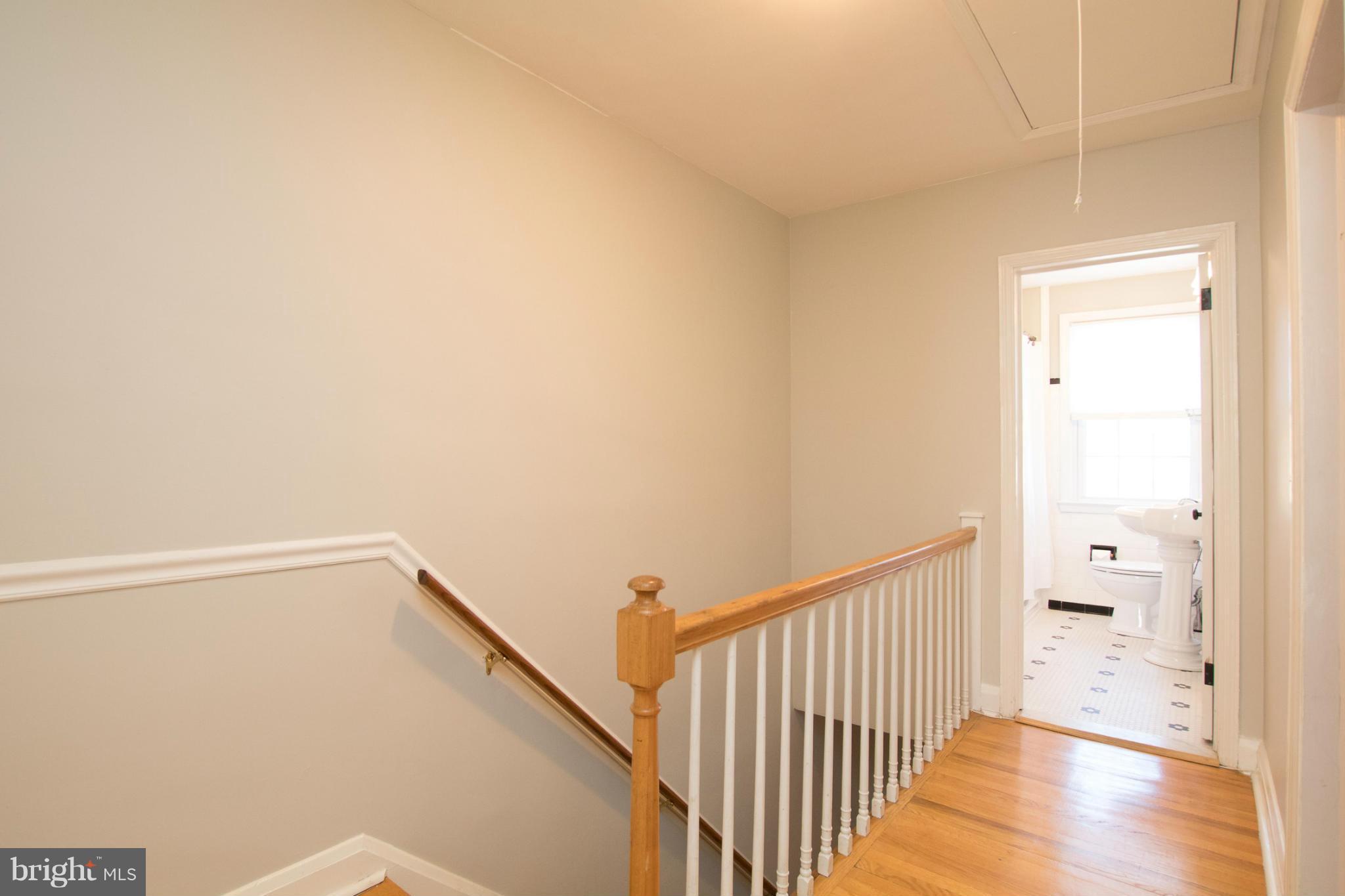 8237 Pleasant Plains Road Towson, MD 21286 - Photo 12 of 30 Upstairs hallway