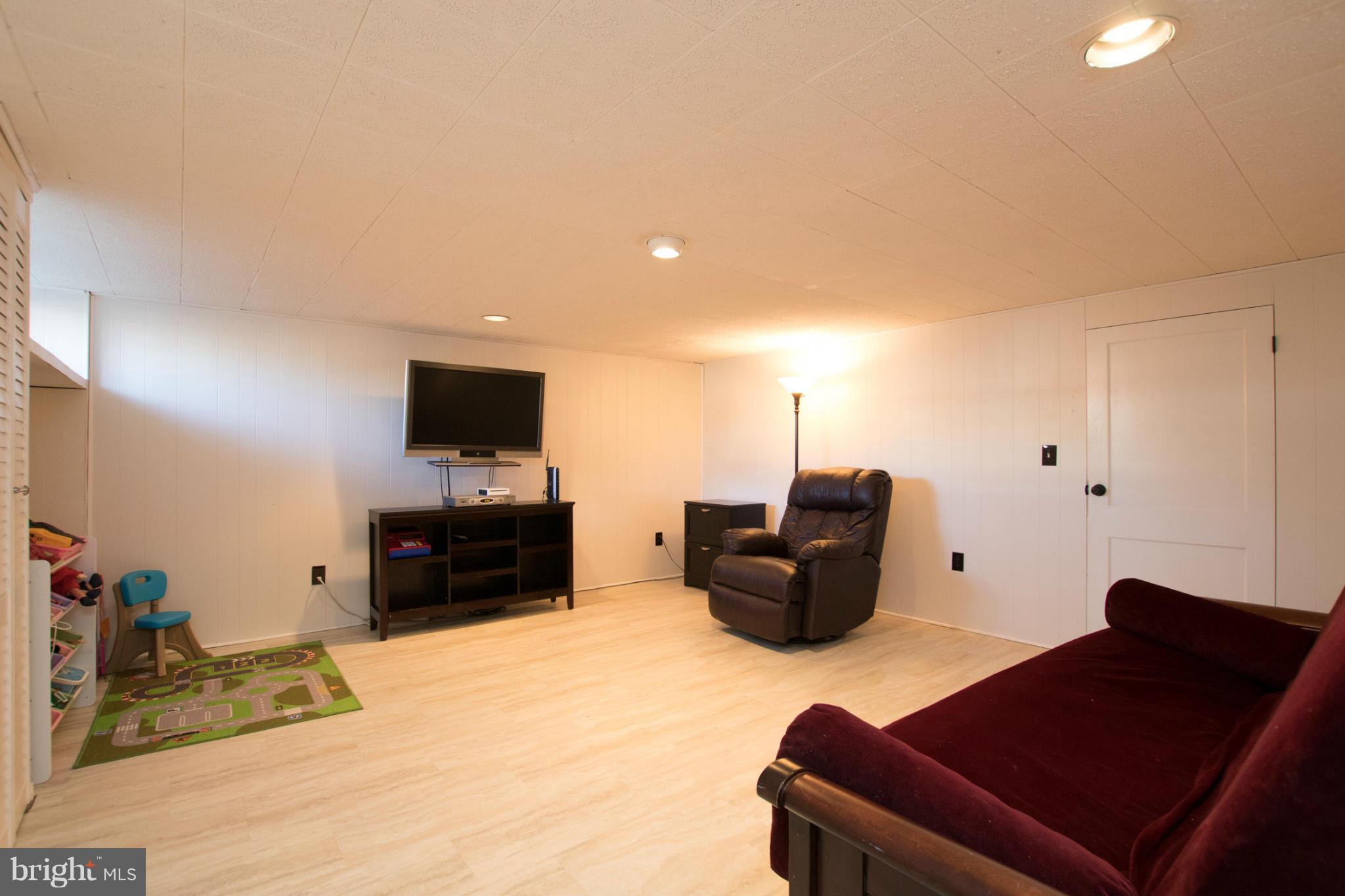 8237 Pleasant Plains Road Towson, MD 21286 - Photo 22 of 30 Spacious family room