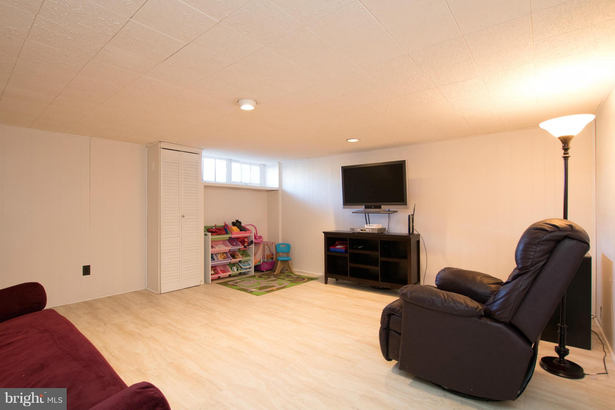 8237 Pleasant Plains Road Towson, MD 21286 - Photo 23 of 30 Large family room with full bath