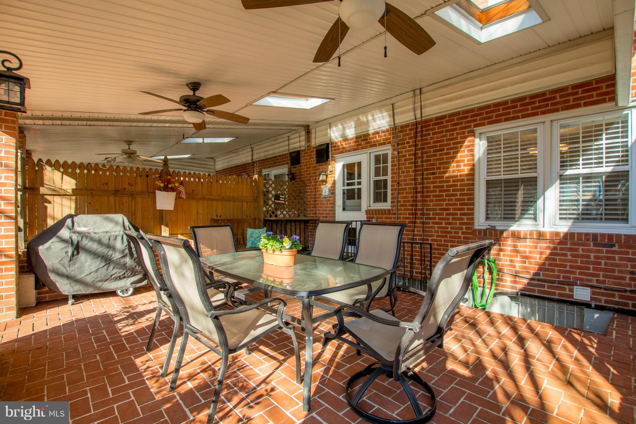 8237 Pleasant Plains Road Towson, MD 21286 - Photo 26 of 30 Dine al fresco!