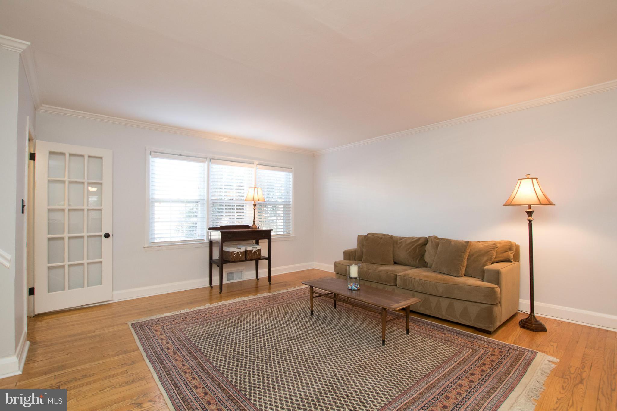 8237 Pleasant Plains Road Towson, MD 21286 - Photo 5 of 30 Light and bright living room