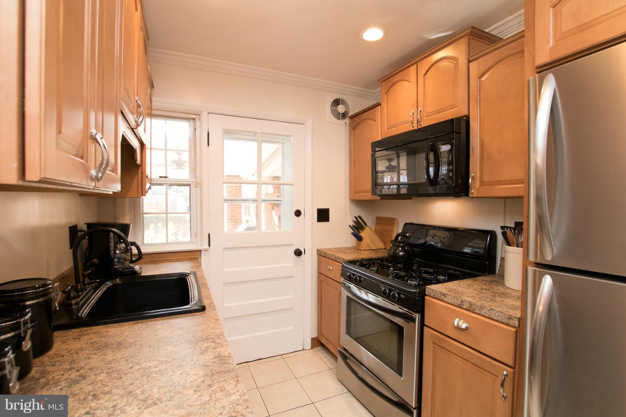 8237 Pleasant Plains Road Towson, MD 21286 - Photo 9 of 30 Light filled kitchen