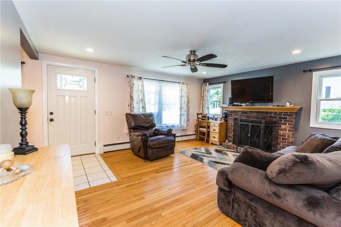 238 Knotty Oak Road Coventry, RI 02816 - Photo 3 of 40 Gallery Image 3