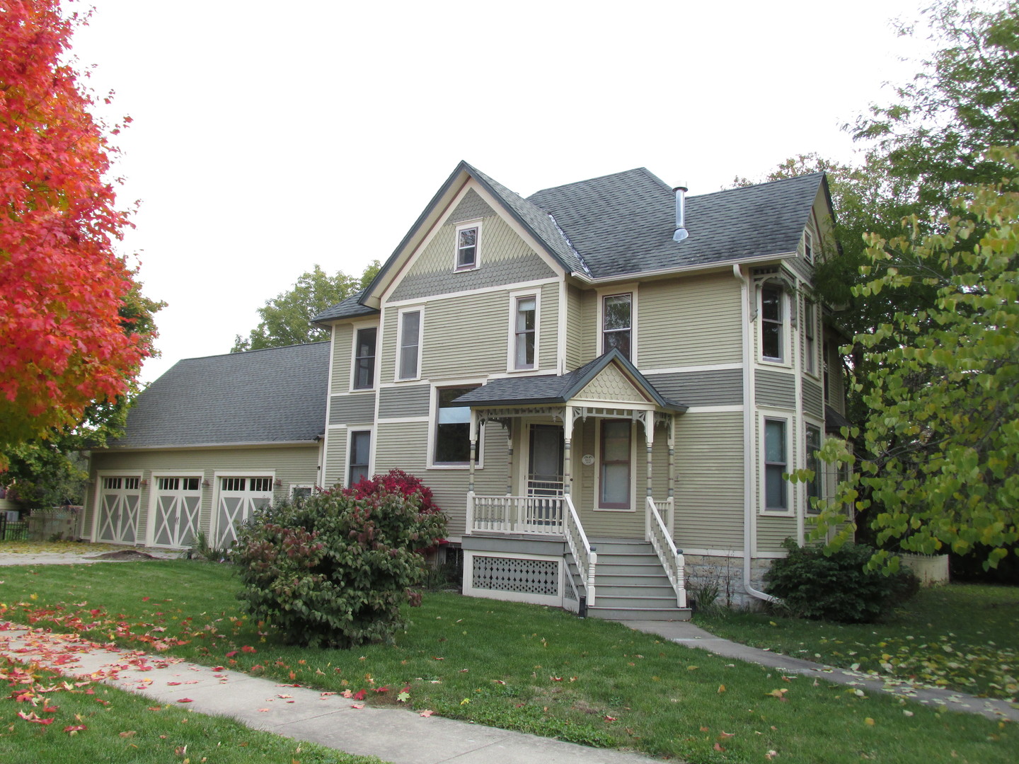 603 North 8th Street Rochelle, IL 61068 - Photo 1 of 33 a front view of a house with a yard and trees