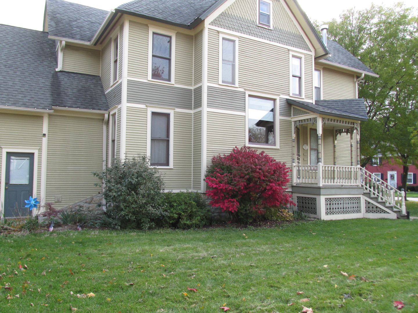 603 North 8th Street Rochelle, IL 61068 - Photo 5 of 33 front view of a house with a garden
