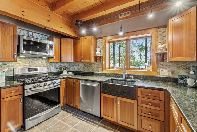 $850,000 | 245 Piscataqua Road, Madbury, NH 03824