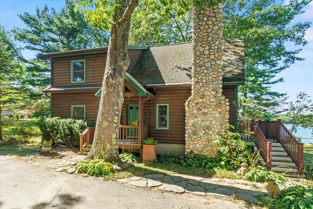 $850,000 | 245 Piscataqua Road, Madbury, NH 03824