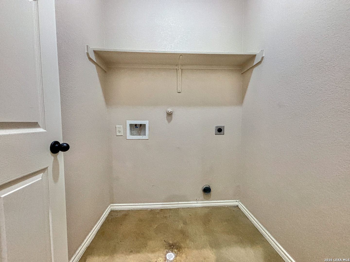 746-748 Saengerhalle Road New Braunfels, TX 78130 - Photo 9 of 14 a bathroom with a shower