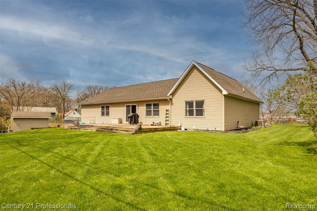 6591 Windiate Road Clarkston, MI 48346 - Photo 3 of 44