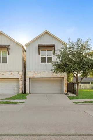front view of house with a yard