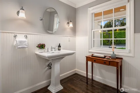 $7,890,000 | 2242 79th Avenue Northeast, Medina, WA 98039