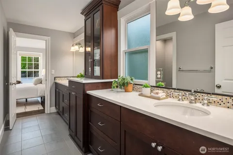 $7,890,000 | 2242 79th Avenue Northeast, Medina, WA 98039