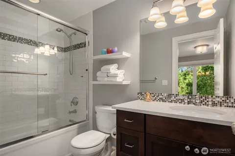 $7,890,000 | 2242 79th Avenue Northeast, Medina, WA 98039