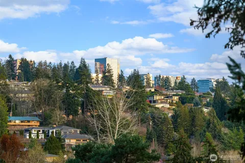 $7,890,000 | 2242 79th Avenue Northeast, Medina, WA 98039