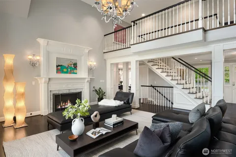 $7,890,000 | 2242 79th Avenue Northeast, Medina, WA 98039