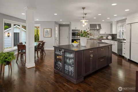 $7,890,000 | 2242 79th Avenue Northeast, Medina, WA 98039