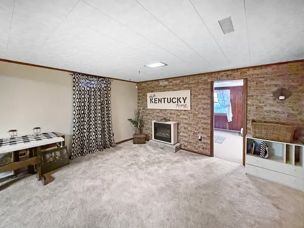 a view of livingroom with furniture