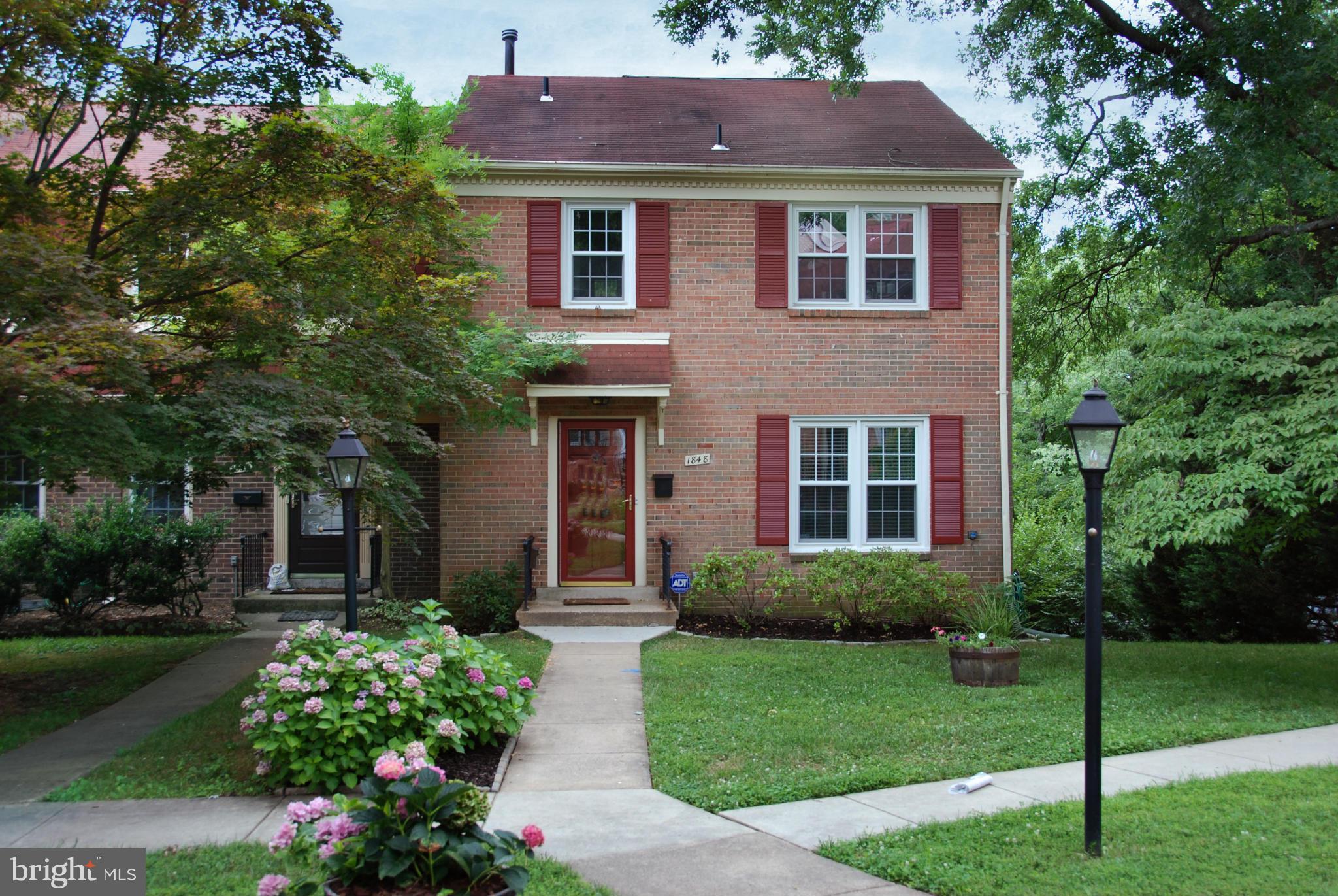 1848 Golf View Court Reston, VA 20190 - Photo 1 of 25 Exterior (Front)