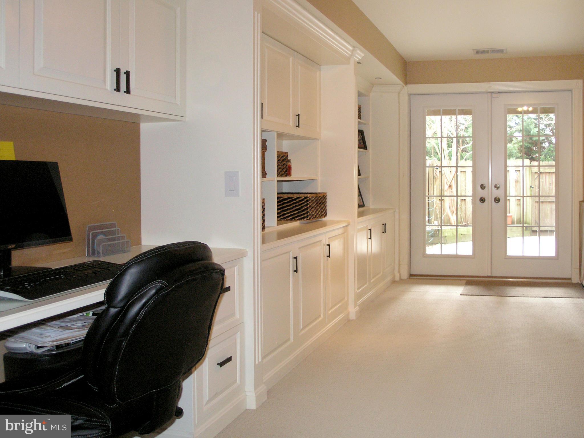 1848 Golf View Court Reston, VA 20190 - Photo 17 of 25 Family Room