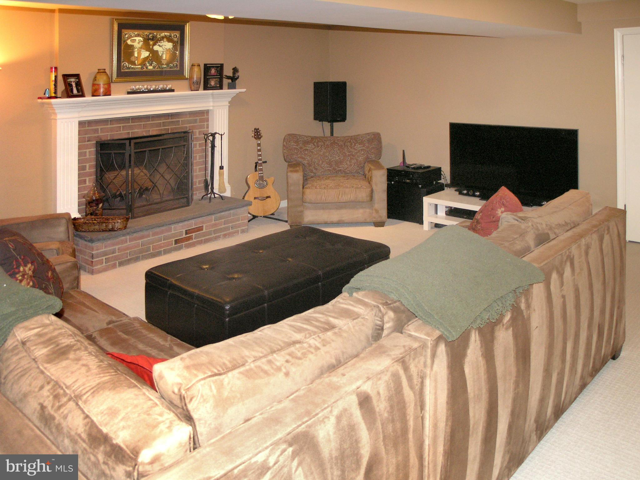 1848 Golf View Court Reston, VA 20190 - Photo 18 of 25 Family Room