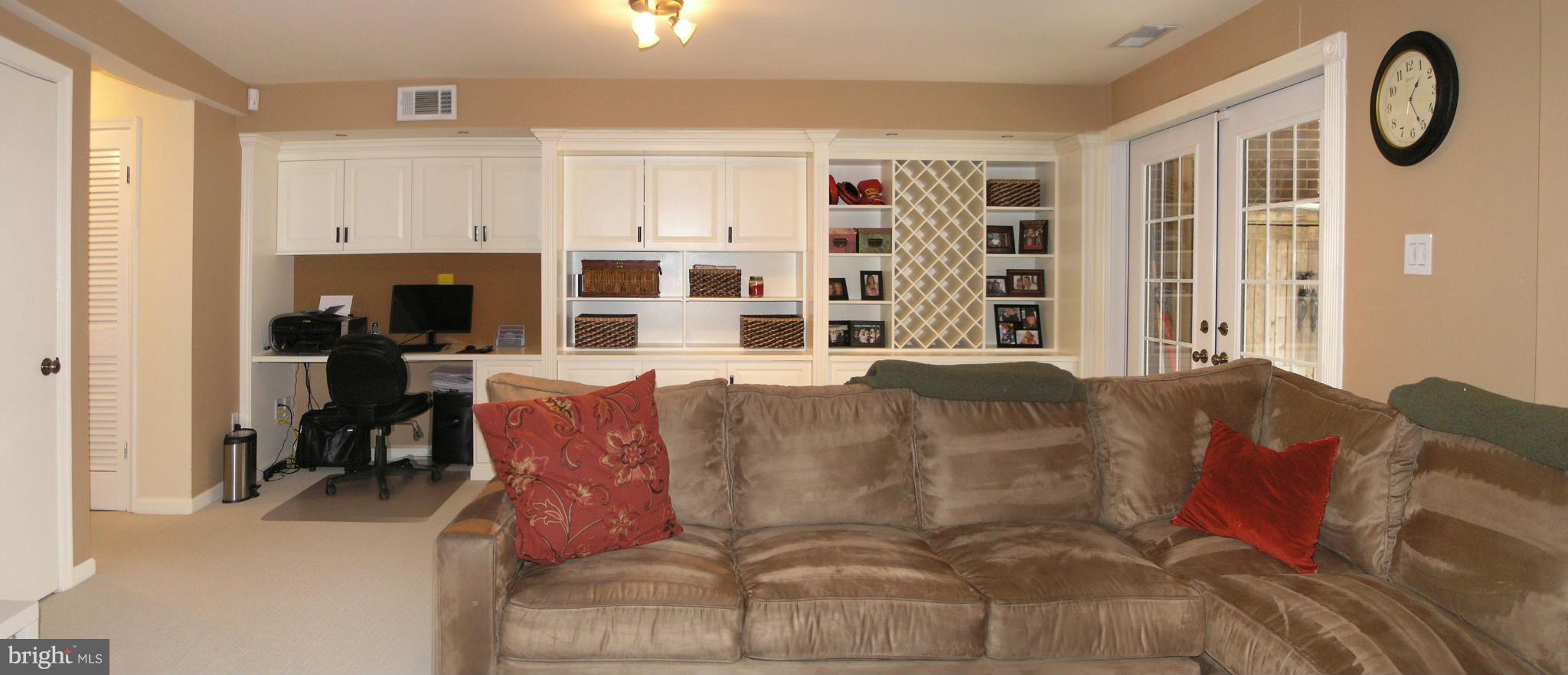 1848 Golf View Court Reston, VA 20190 - Photo 19 of 25 Family Room